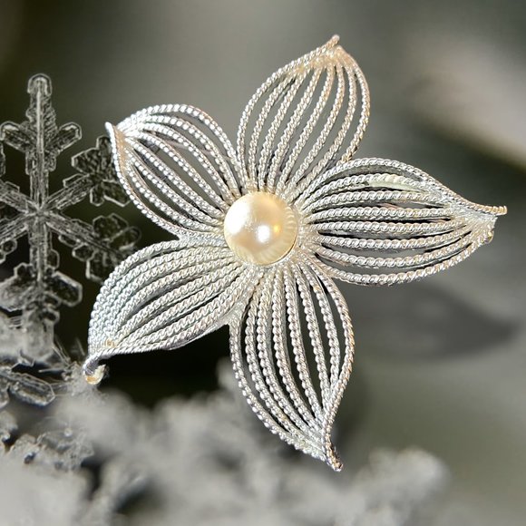 Signed Sarah Coventry Vintage Jewelry - Vintage Signed Sarah Coventry 1967 Moon Flower Brooch